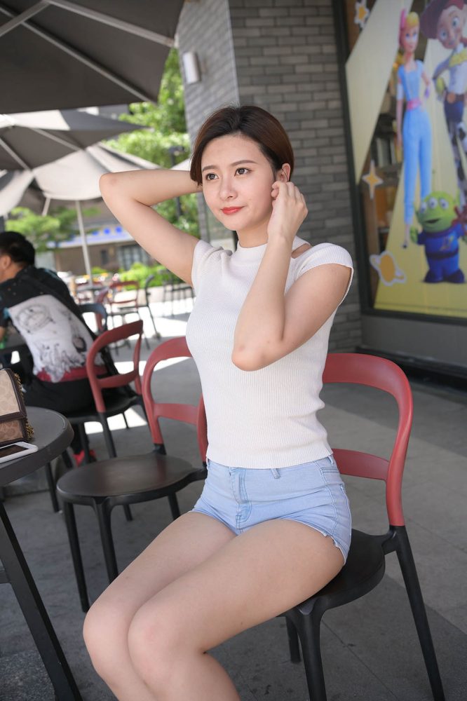 短发牛仔的漂亮女生【2.4G】-小春日