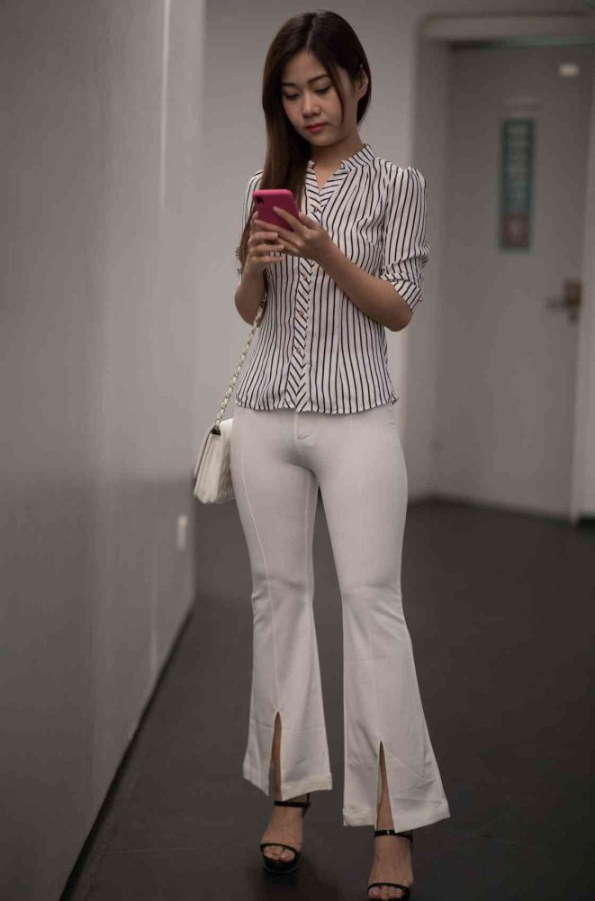 逛书店的白色紧身裤女孩【450P】04040-小春日