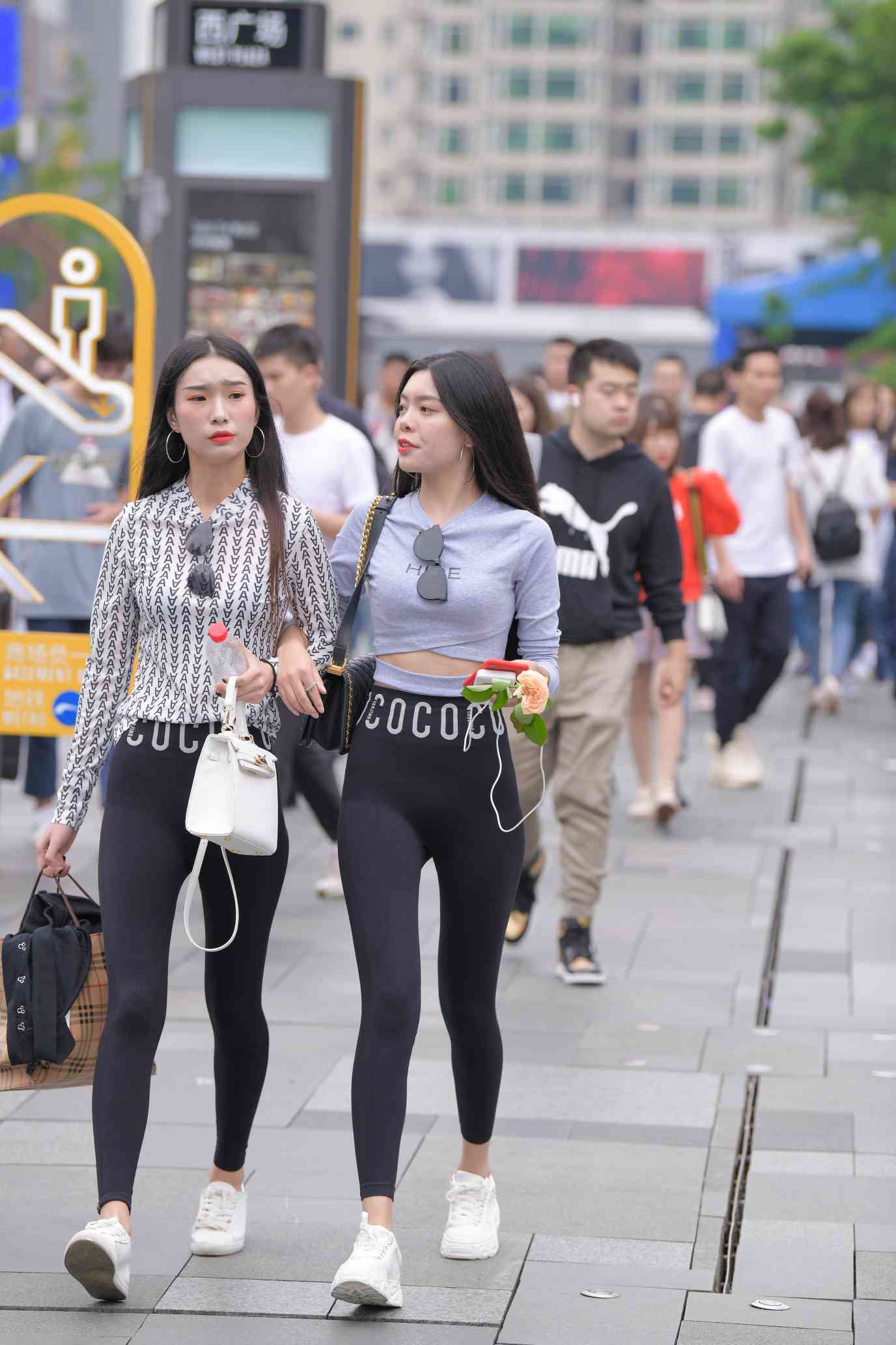 图片[2]-【免费】逛街的两个瑜伽裤姑娘【40P】04030-小春日