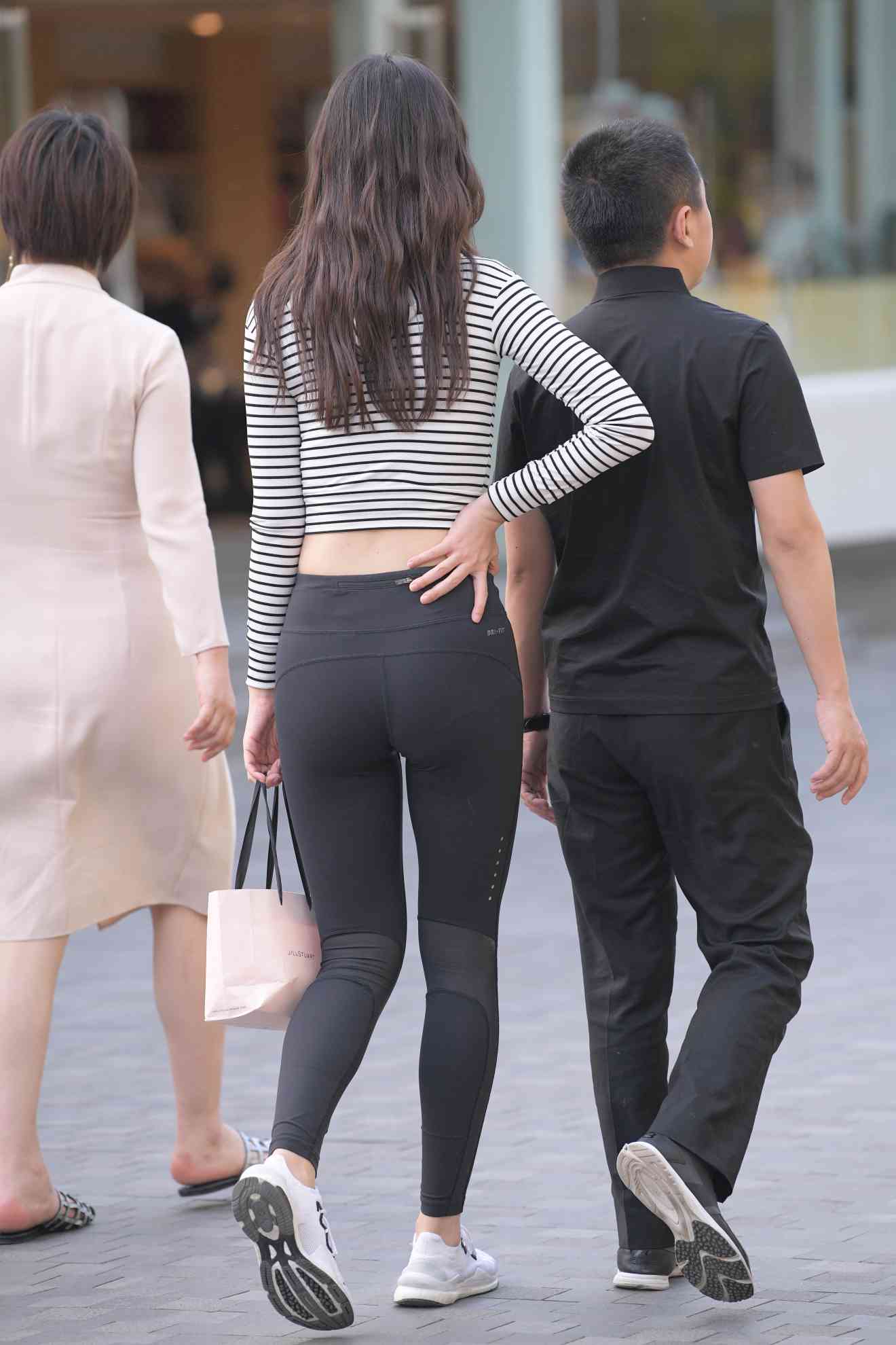 图片[3]-【免费】逛街的瑜伽裤女人【23P】04033-小春日