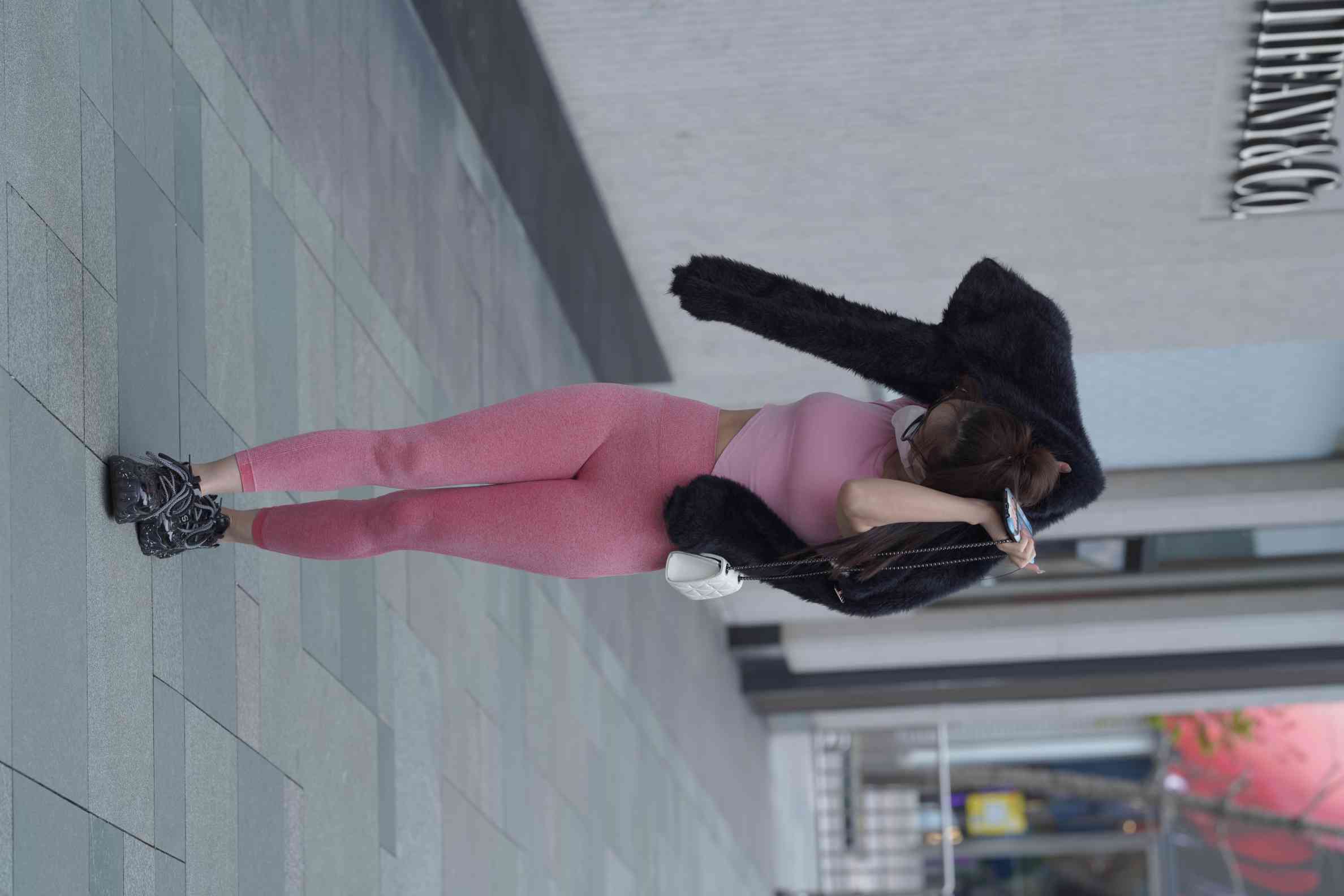 图片[2]-粉红色瑜伽裤的眼镜妹妹【93P】04019-小春日