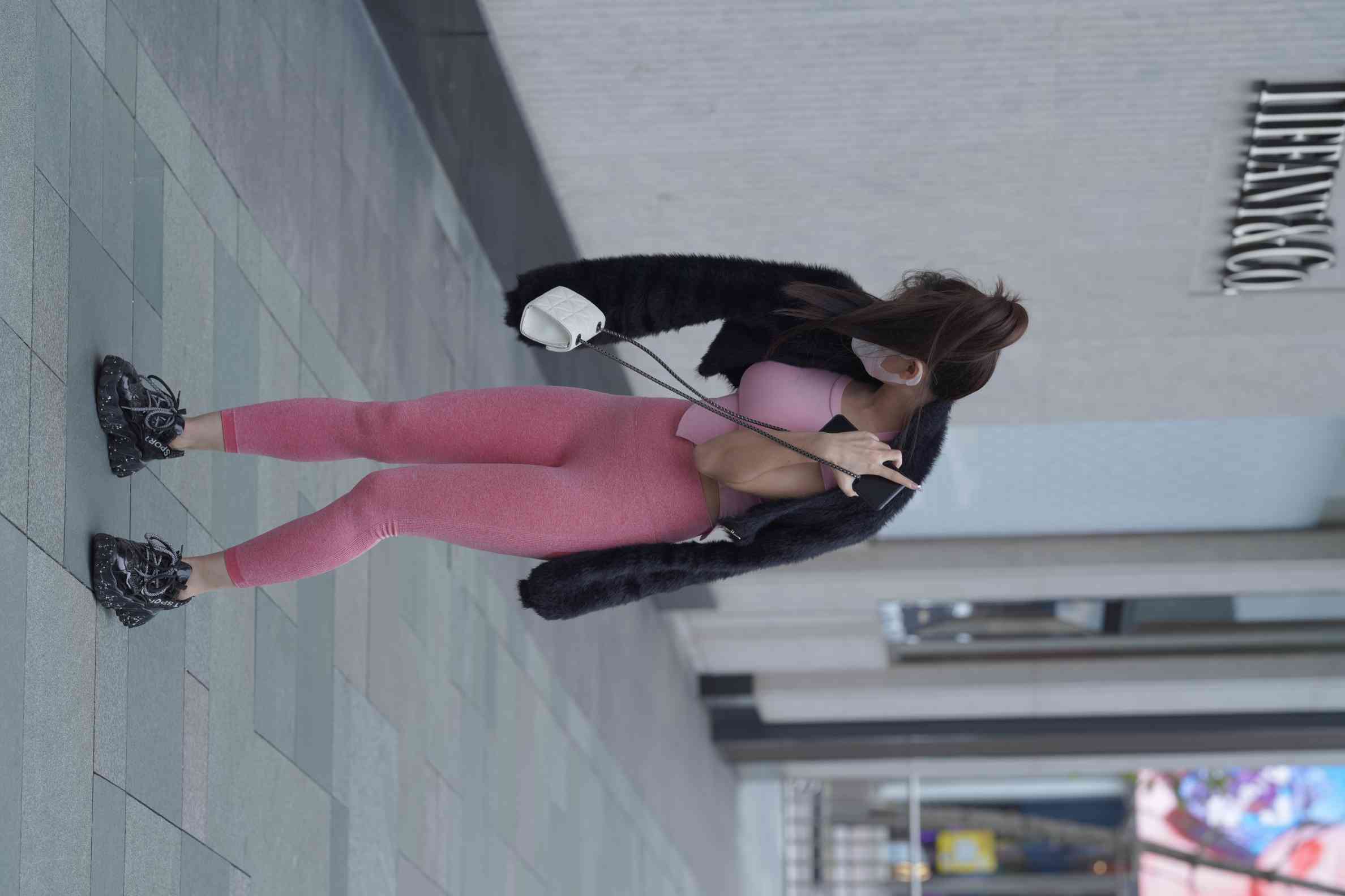 图片[3]-粉红色瑜伽裤的眼镜妹妹【93P】04019-小春日