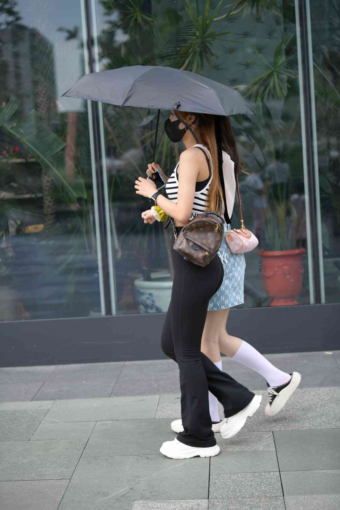 图片[2]-打伞的瑜伽裤姑娘【93P】04032-小春日