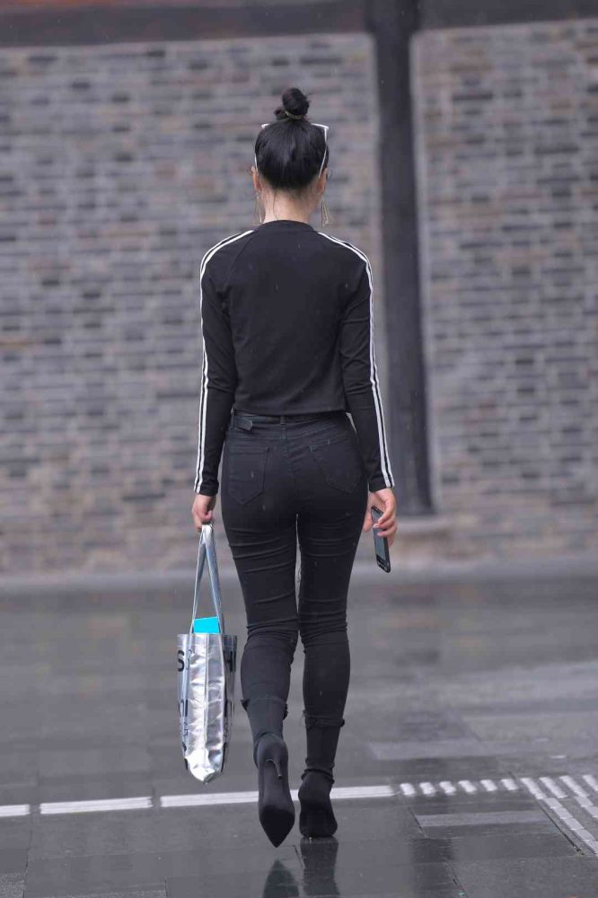 【免费】酷酷的紧身牛仔裤女人【7P】04038-小春日