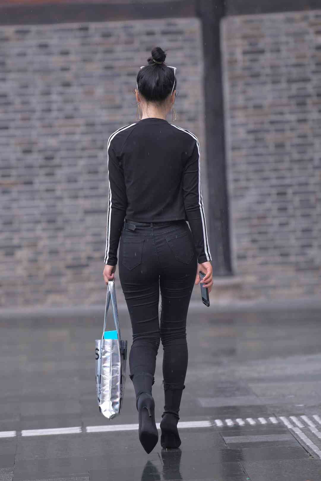 图片[1]-【免费】酷酷的紧身牛仔裤女人【7P】04038-小春日