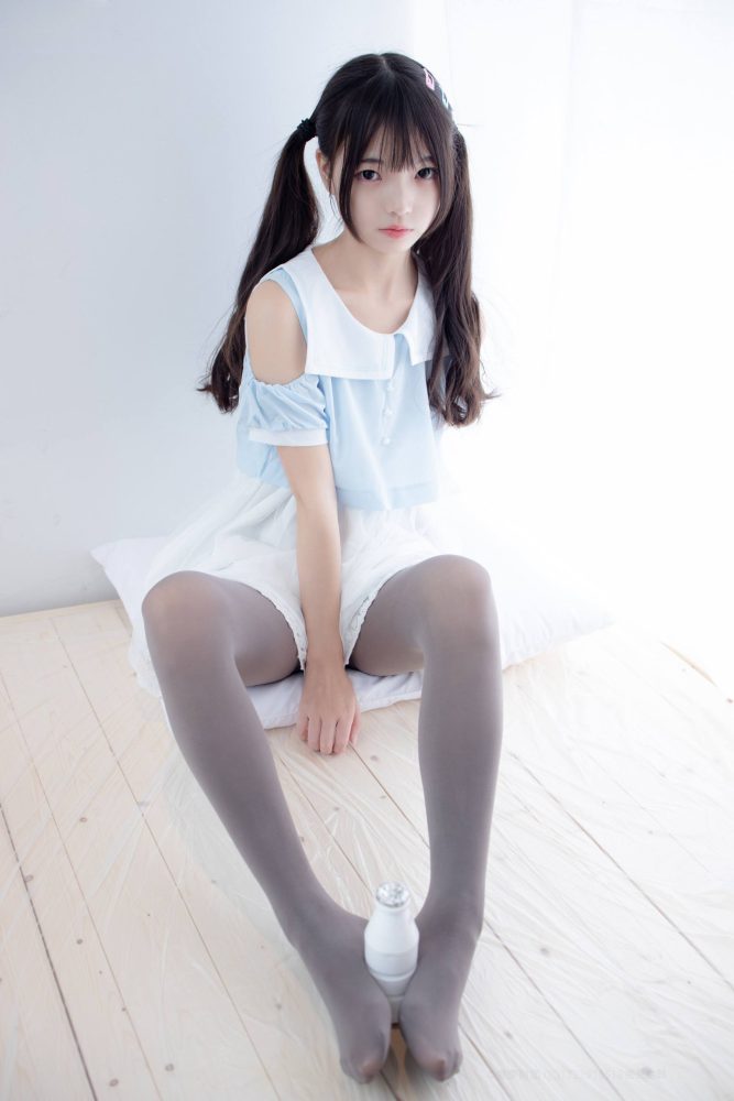 超级甜美的灰丝小姑娘【86P】20005-小春日