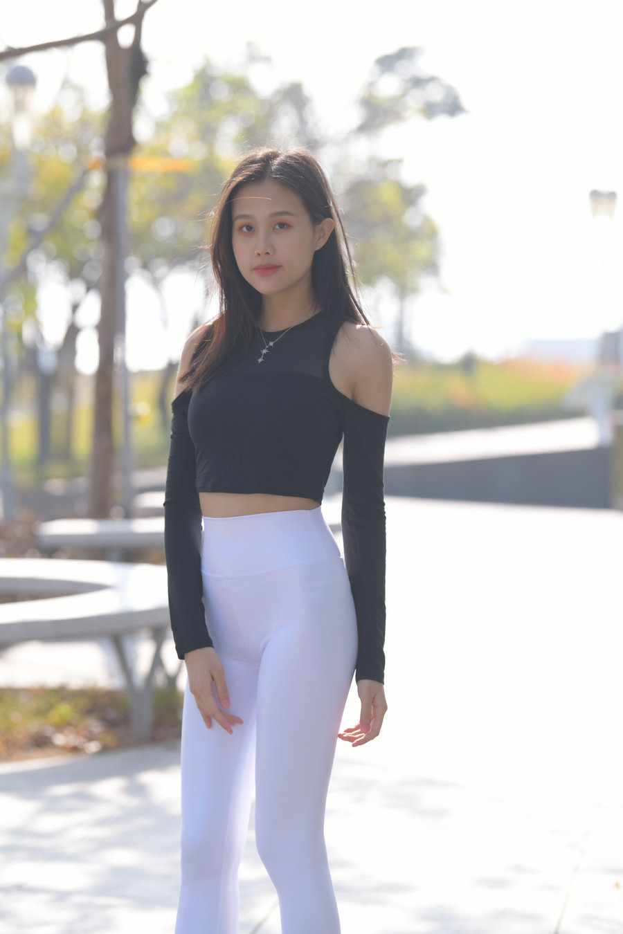 图片[1]-穿紧身白裤的端庄女孩 J1436 674P1V-22.2GB-小春日