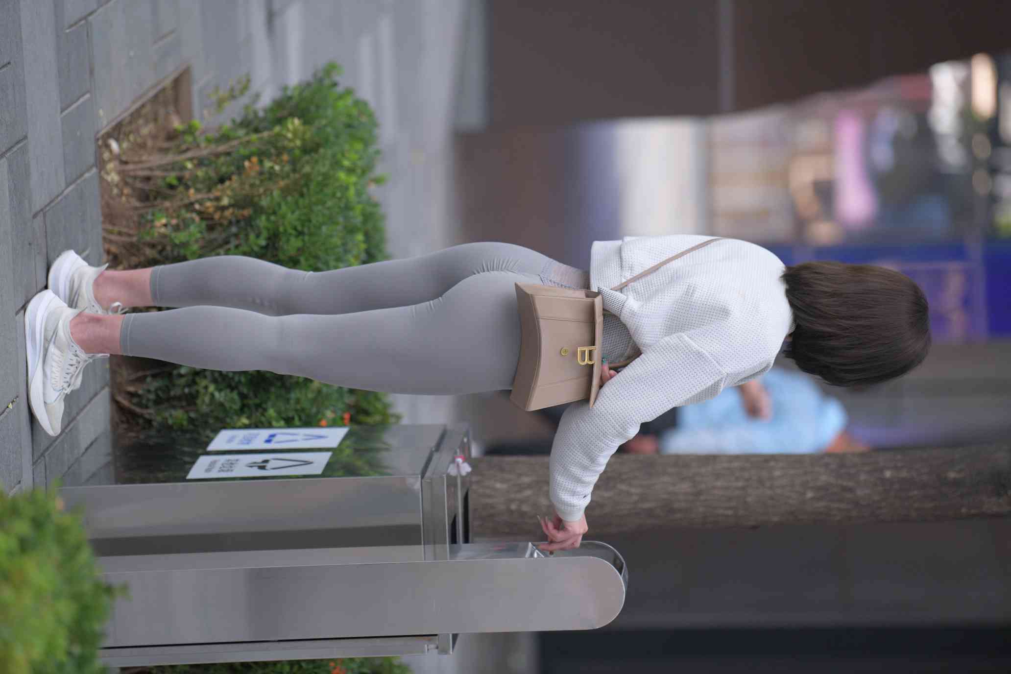 图片[5]-身材很好的短发瑜伽裤姑娘【157P】04015-小春日