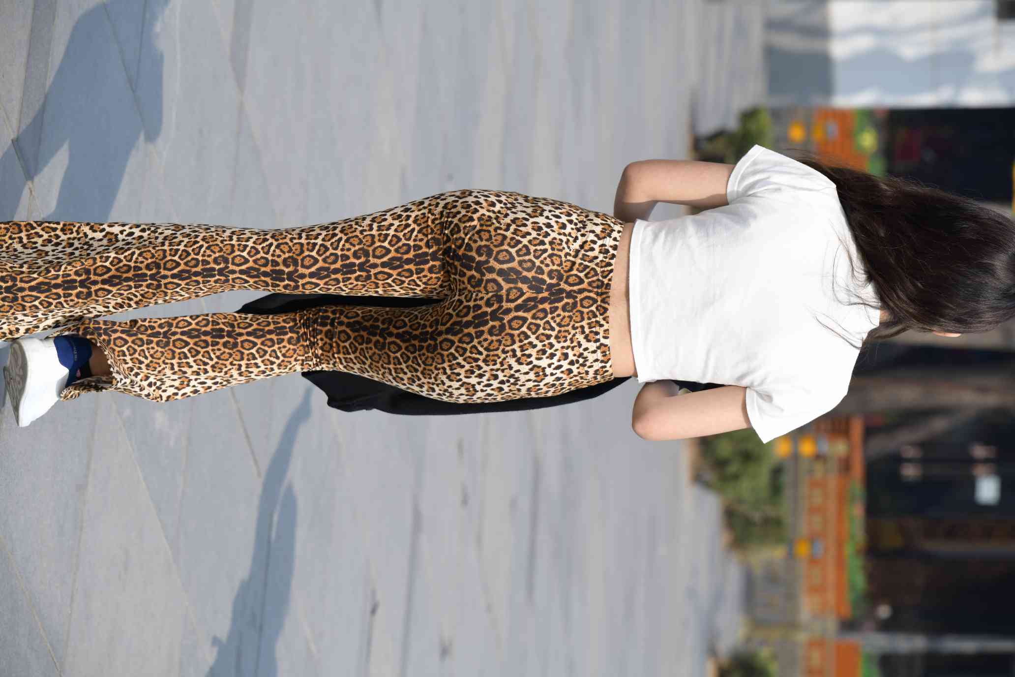 图片[2]-豹纹紧身裤小姑娘【339P】04026-小春日