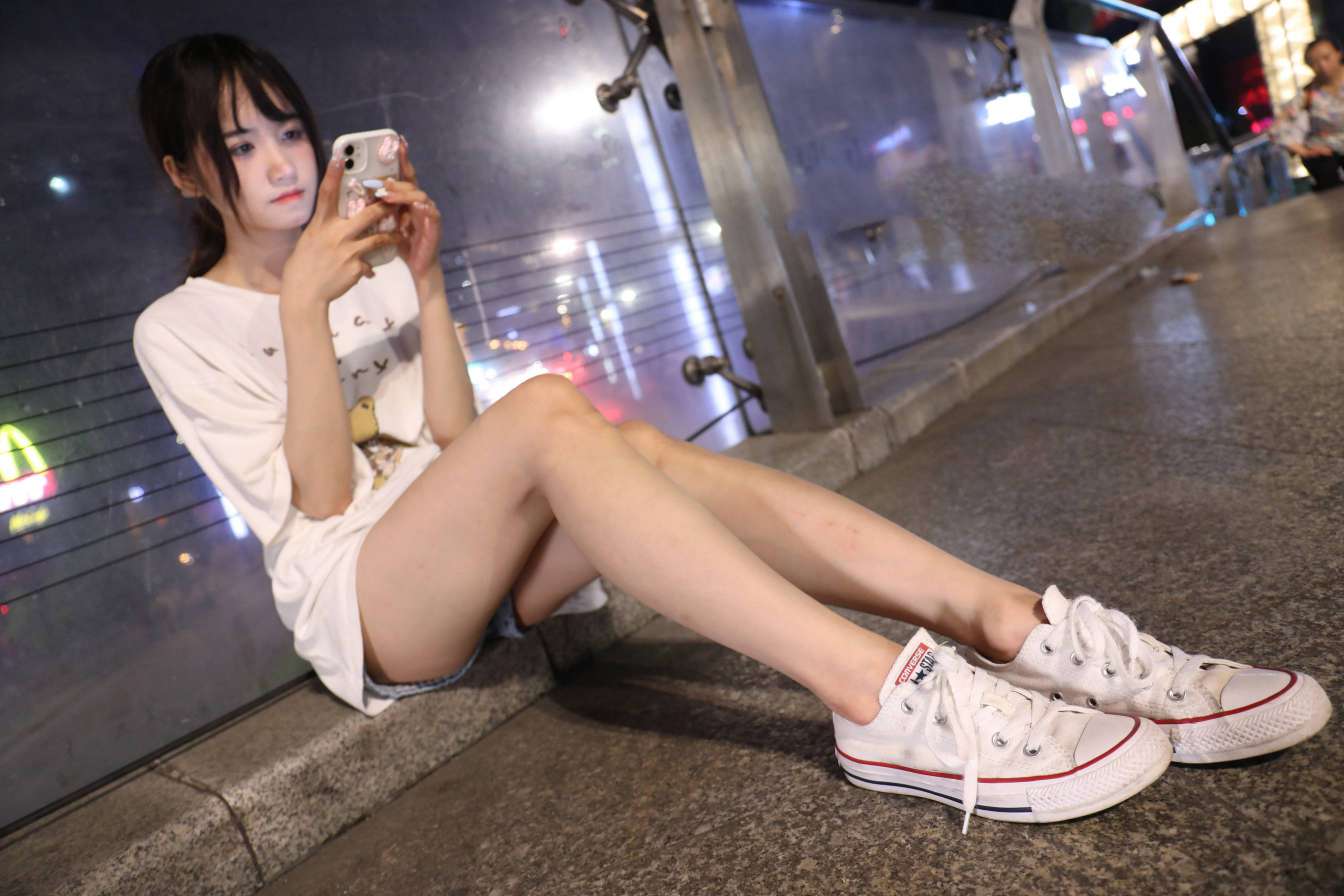 图片[3]-KTV里唱歌的长腿帆布鞋女孩【102P】20015-小春日