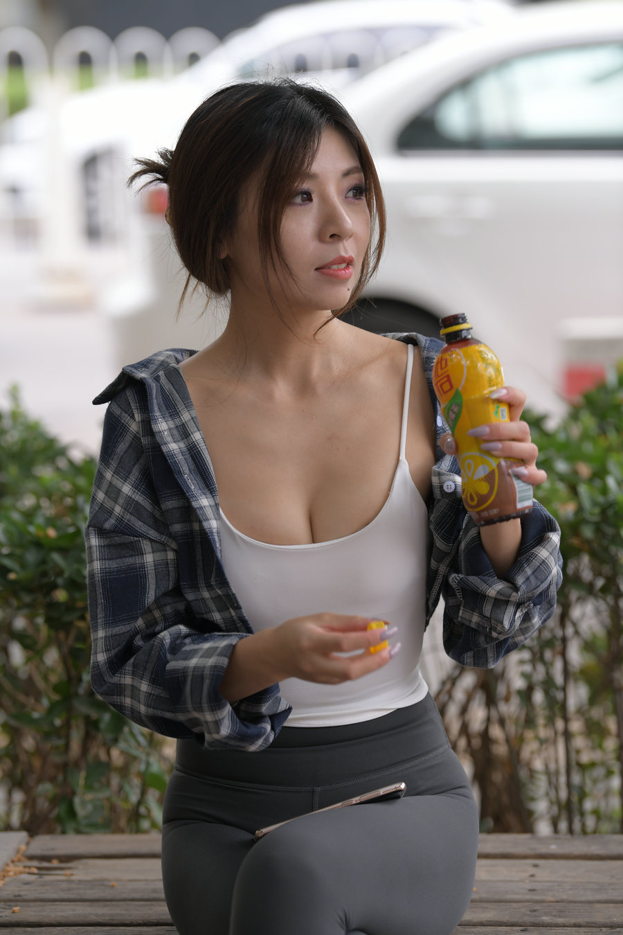 图片[1]-喝饮料的瑜伽裤女孩J2242 383P1V-17.5GB-小春日