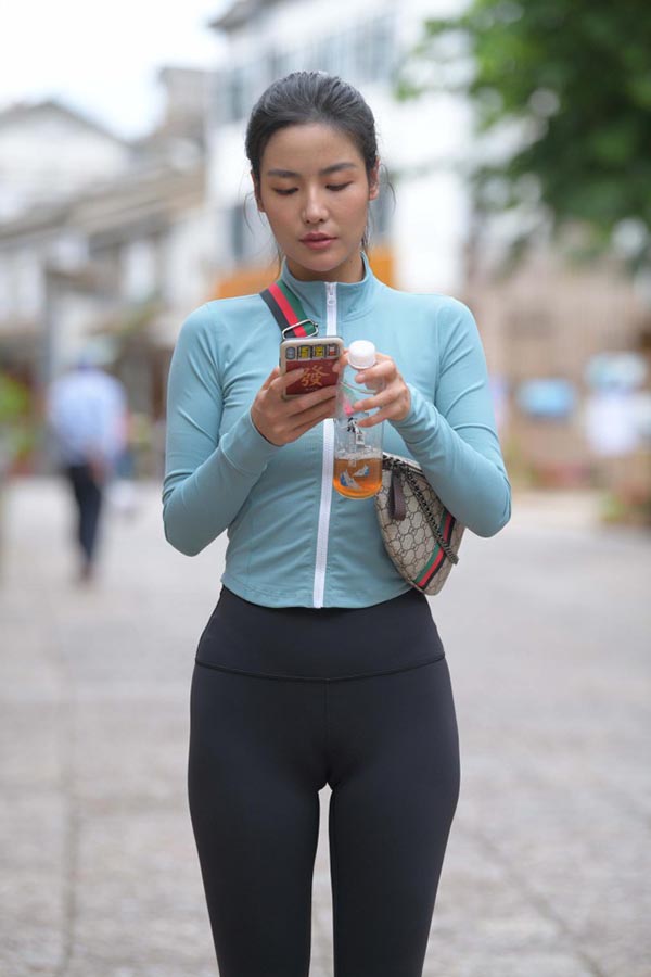 结束完了一天的瑜伽训练【254P】00011-小春日