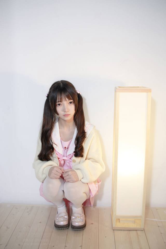 图片[2]-好像有什么心事的白丝双马尾女孩【59P】20022-小春日