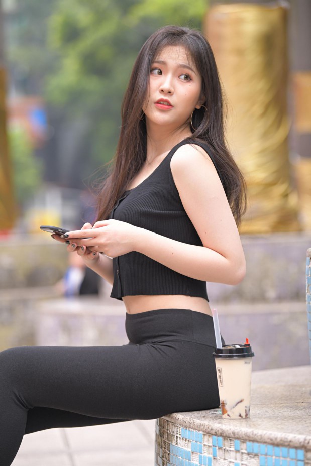 喝奶茶的黑色瑜伽裤长发姑娘【376P】00055-小春日