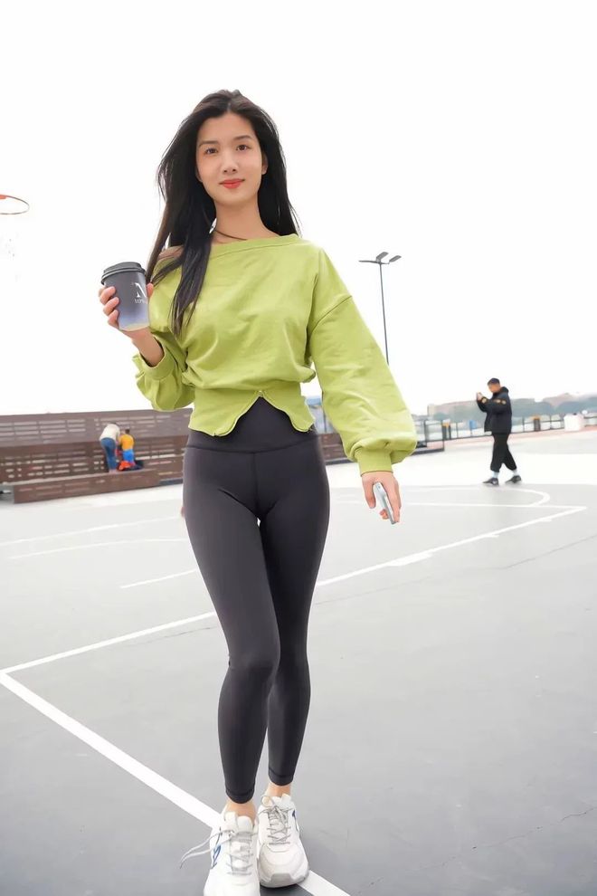 绿色瑜伽裤女孩很开心 J1519 1094P1V-27.6GB-小春日