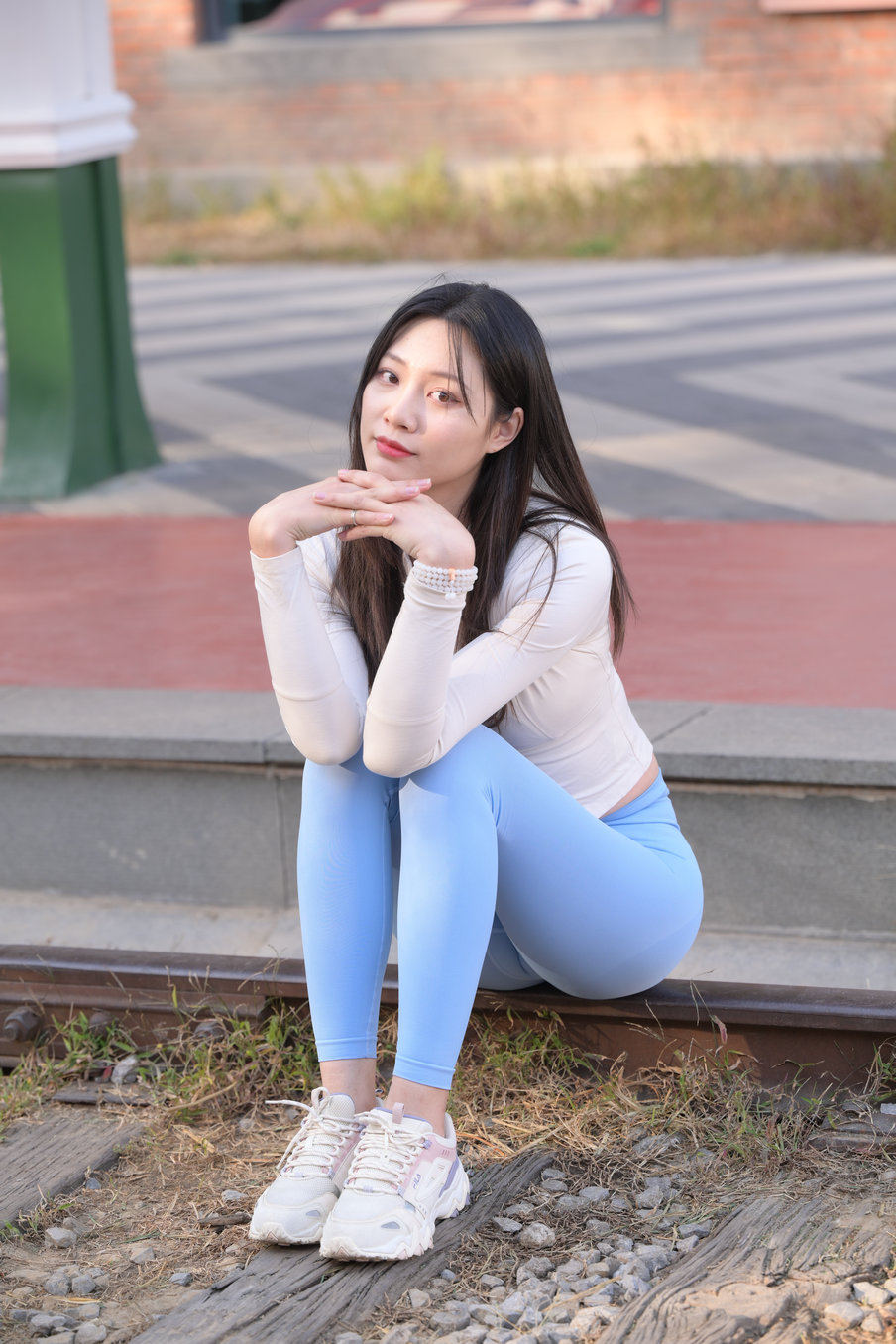 图片[2]-在路边休息的瑜伽裤女孩 J3435 558P-10.8GB-小春日