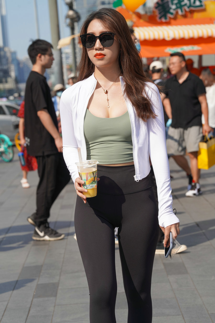 图片[1]-戴墨镜逛街的瑜伽裤女孩 J2859 368P6V-22.8GB-小春日