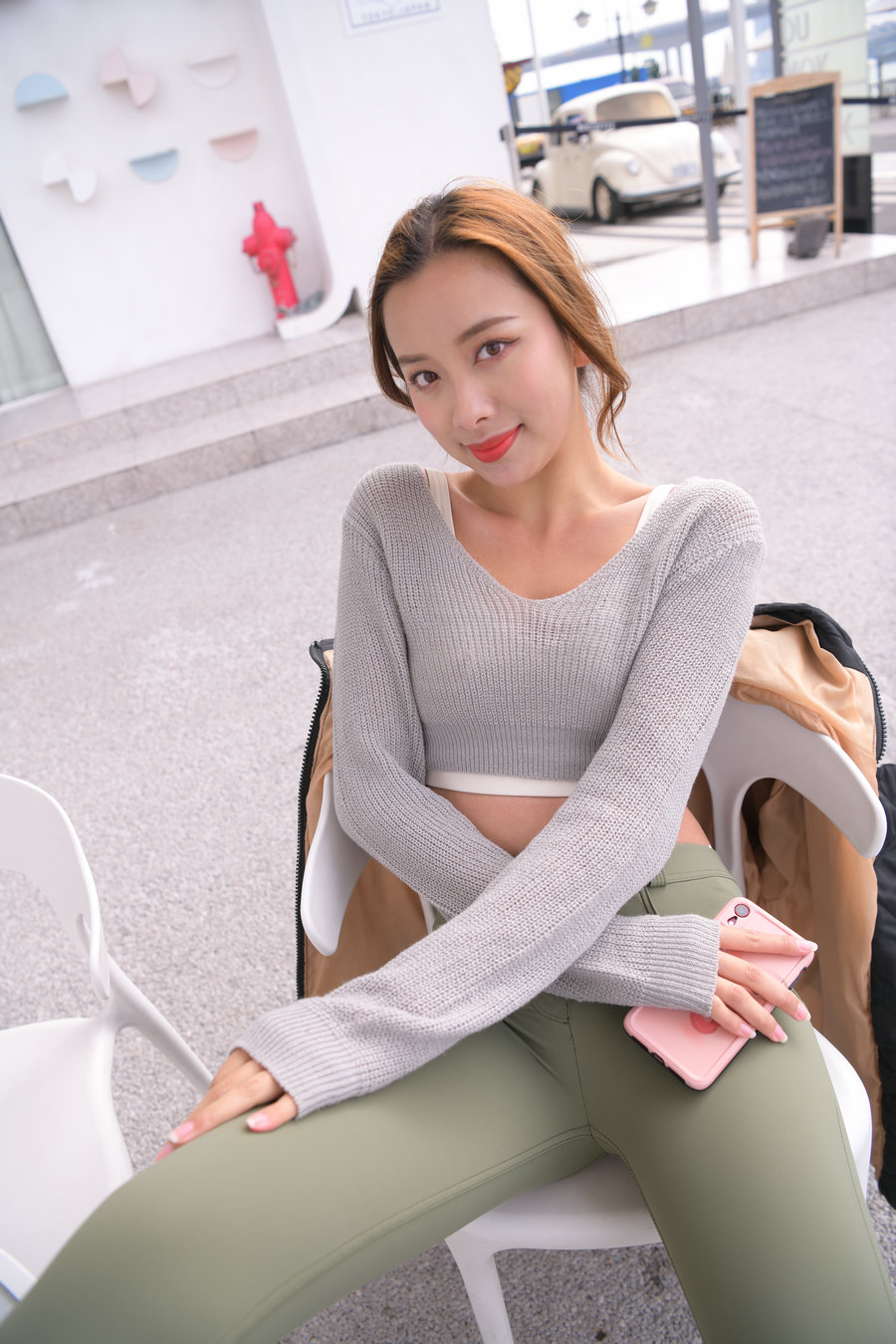 图片[2]-非常可爱的瑜伽裤女孩坐在凳子上 J1520 998P1V-26.5GB-小春日