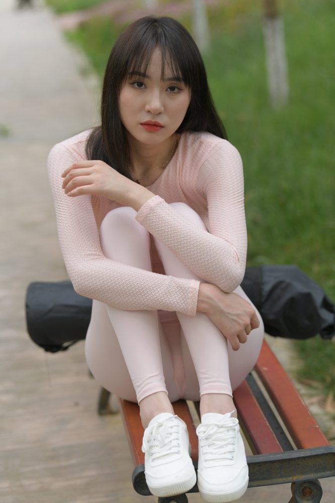 粉粉的瑜伽裤女孩太可爱了 J2090 854P1V-30.4GB-小春日