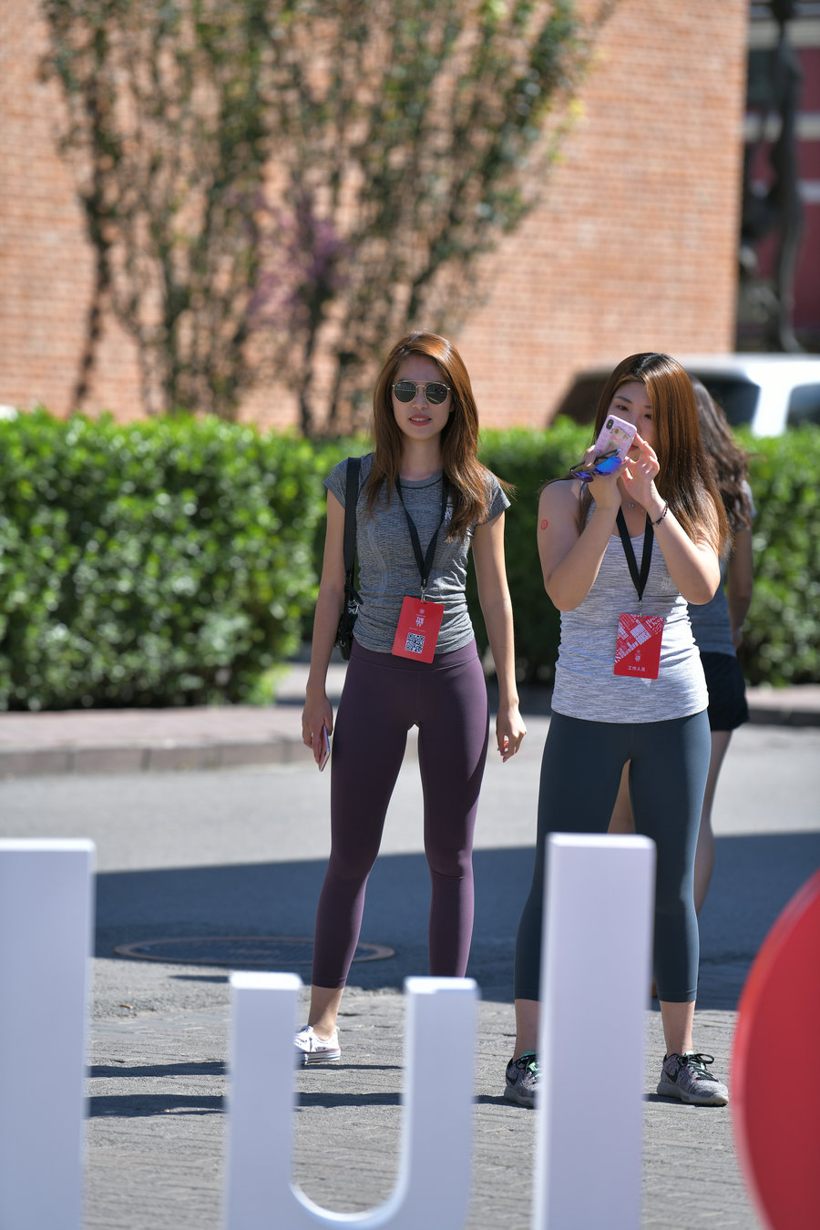 图片[1]-紫色瑜伽裤墨镜导游J4604 27P-336MB-小春日