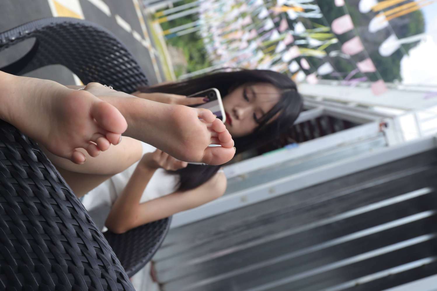 图片[2]-坐在草地上的长发女孩【172P】20012-小春日