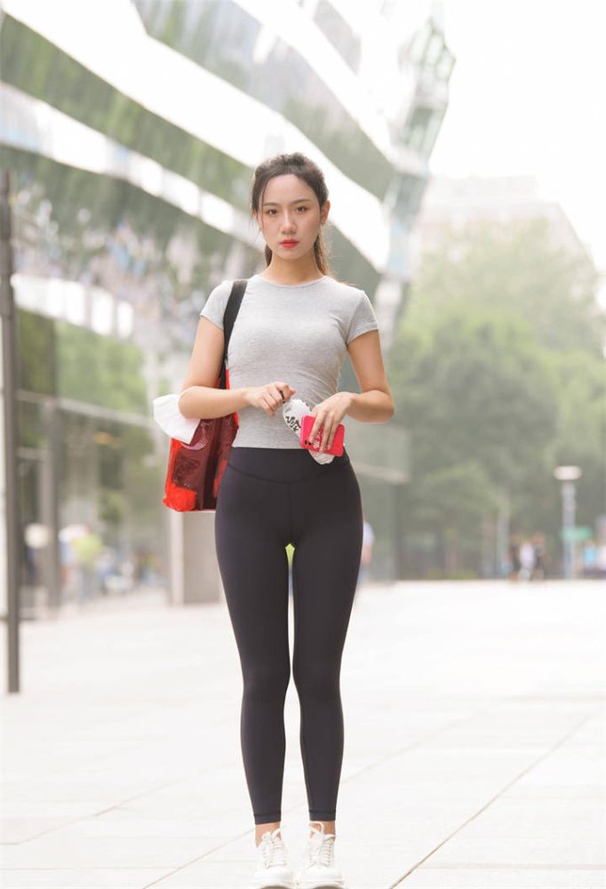 落落大方的瑜伽裤小女人J2221 760P1V-23.7GB-小春日