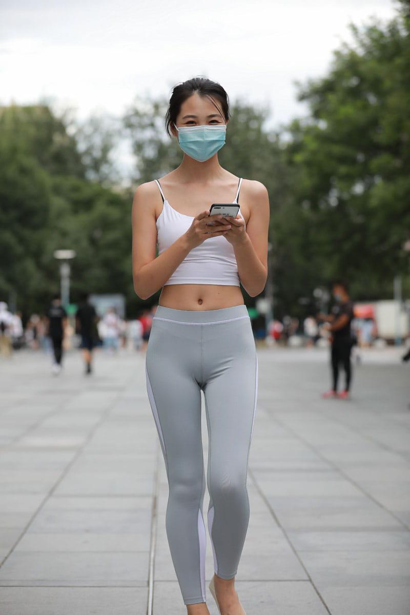 图片[4]-灰色瑜伽裤姑娘笑容超甜 J5074 180P2V-2.15GB-小春日