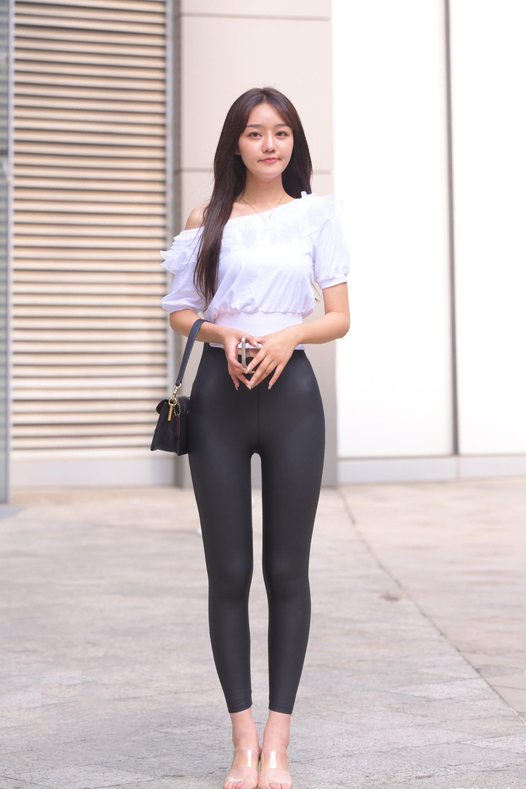 图片[2]-笑容非常甜美且治愈的皮裤女孩 J1945 751P1V-22.1GB-小春日