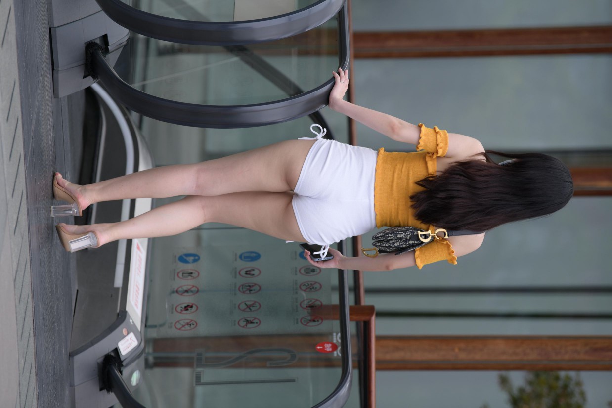 图片[3]-高腰白色短裤的漂亮女孩【767P】00065-小春日