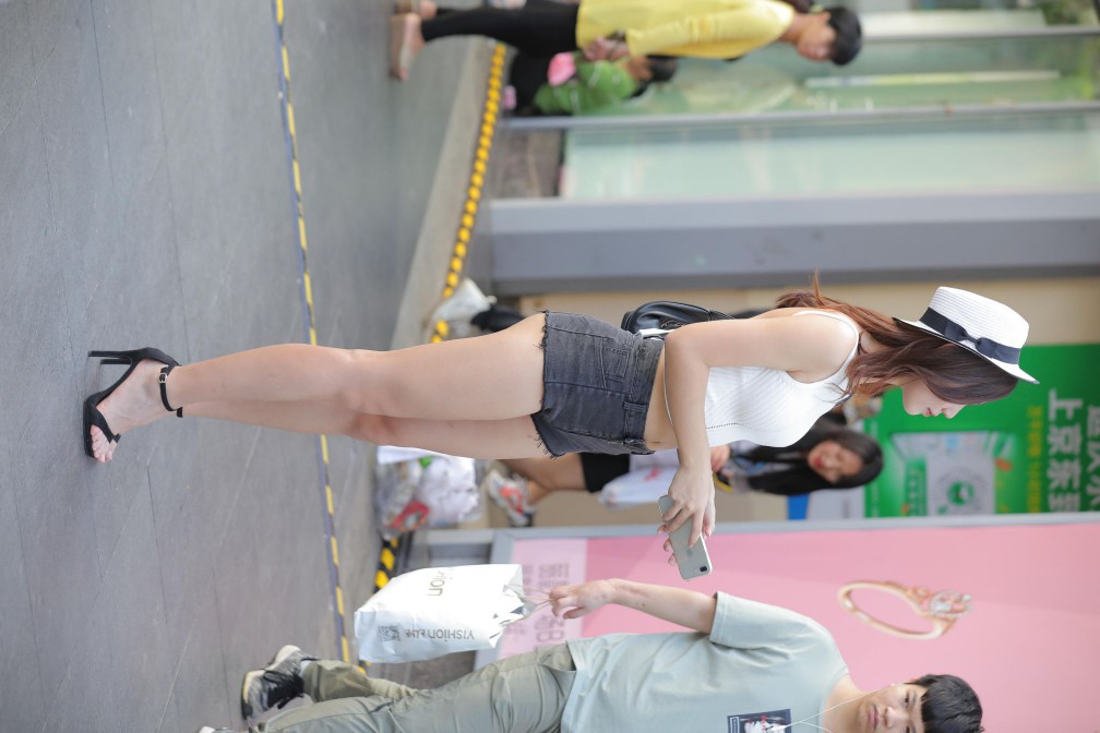 图片[3]-非常时尚阳光的牛仔热裤女孩【808P】00064-小春日