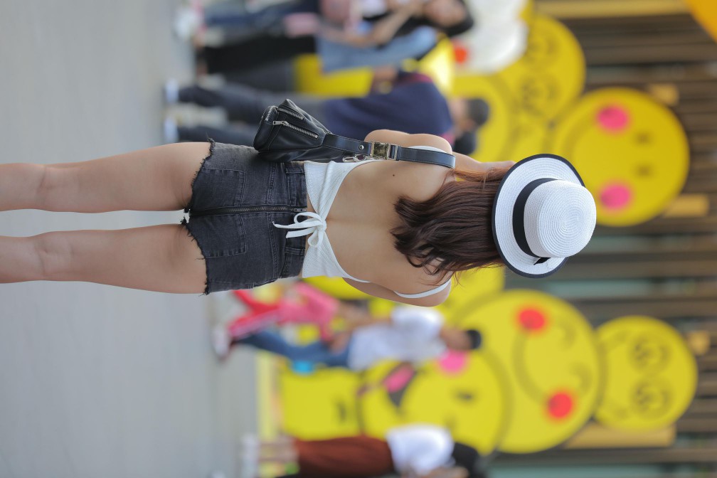 图片[4]-非常时尚阳光的牛仔热裤女孩【808P】00064-小春日