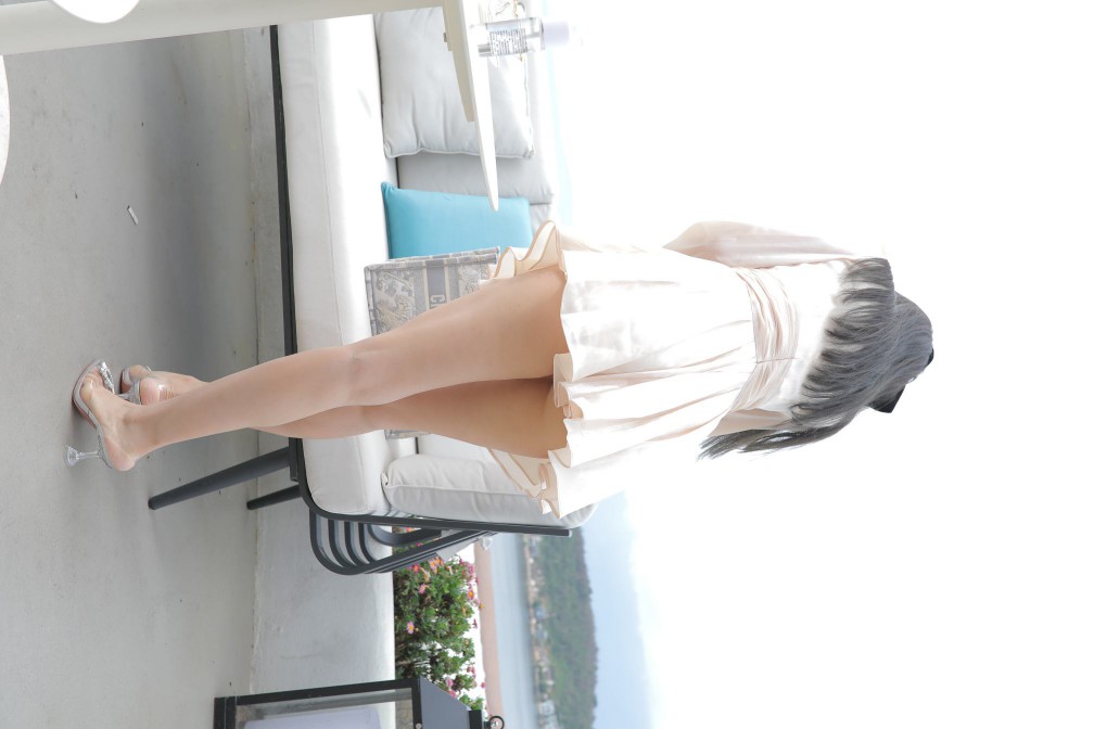 图片[3]-戴黑色蝴蝶结的长发女孩【369P】00027-小春日