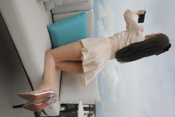 戴黑色蝴蝶结的长发女孩【369P】00027-小春日