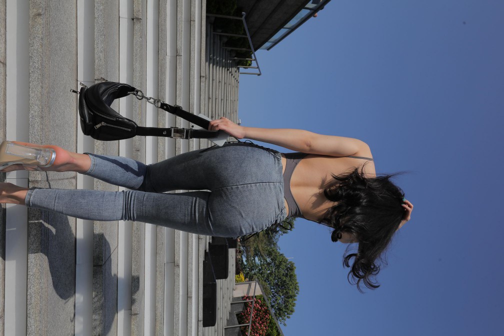 图片[2]-漂亮的紧身牛仔裤长发女孩【474P】00059-小春日