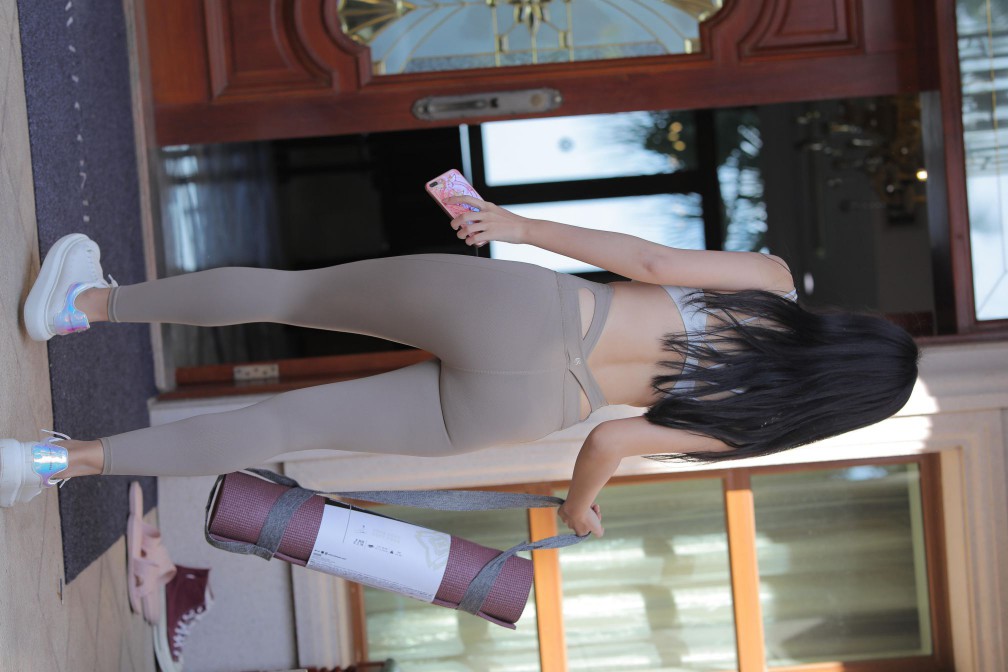 图片[5]-灰色瑜伽裤温柔的女孩【369P】00058-小春日