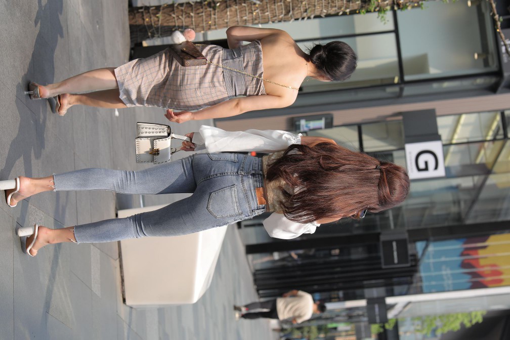 图片[2]-长相甜美的紧身牛仔裤姑娘【114P】00038-小春日