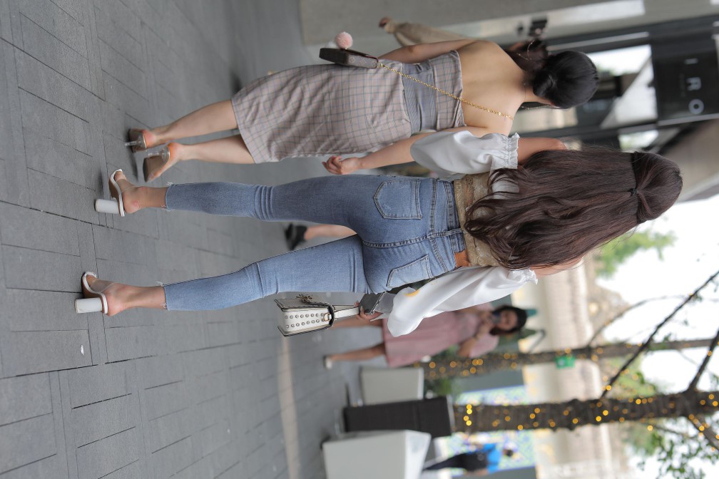 图片[5]-长相甜美的紧身牛仔裤姑娘【114P】00038-小春日