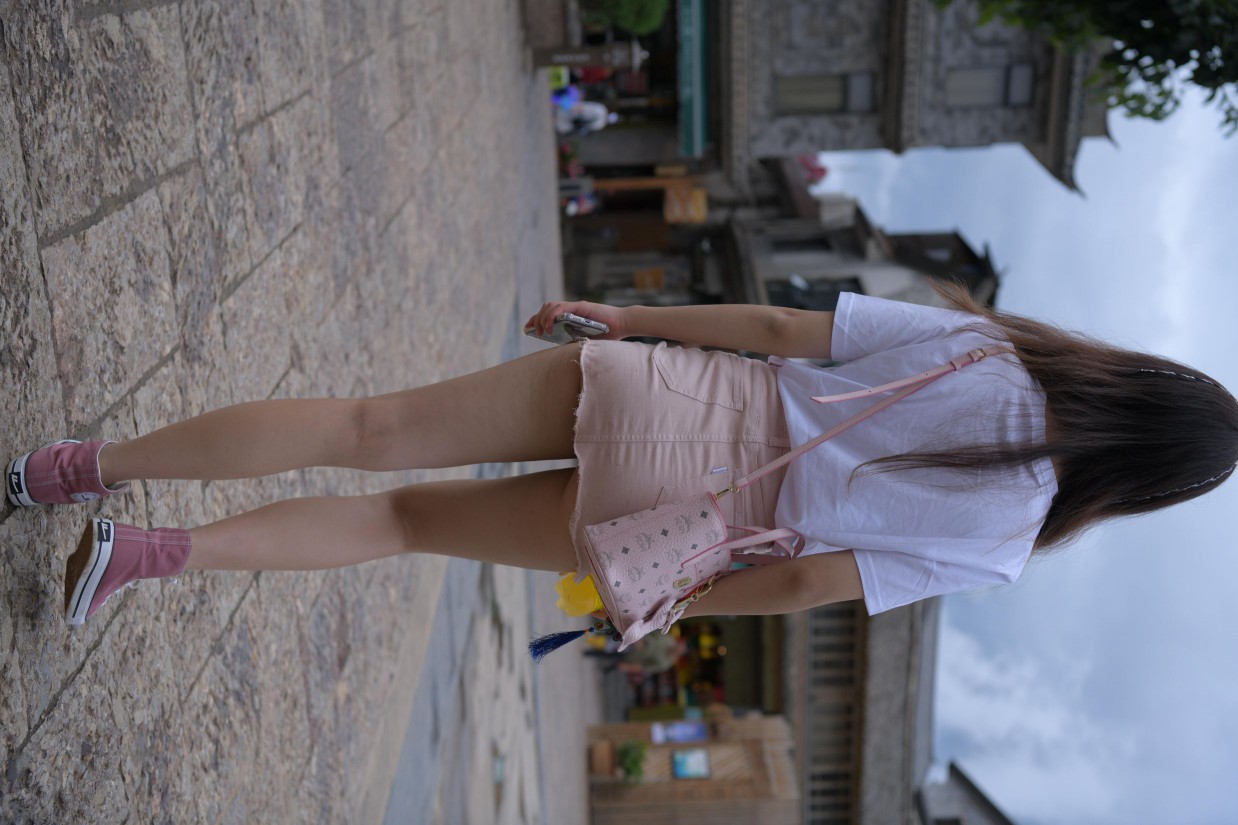 图片[8]-非常清纯甜美的短裙姑娘在逛街【458P】00052-小春日