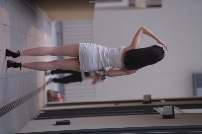 长发女孩紧身短裙特别显身材【245P】00040-小春日