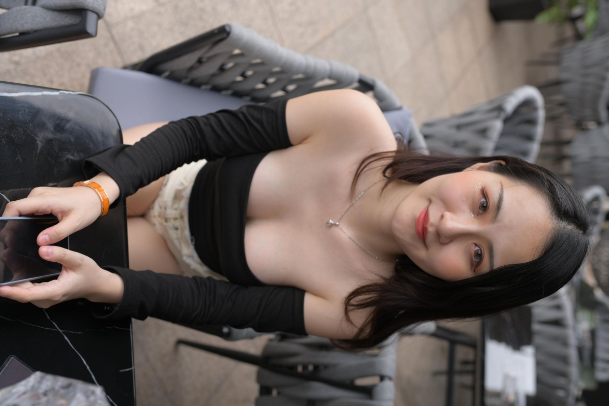 图片[3]-白色短裤的女生笑的很开心【177P】00035-小春日