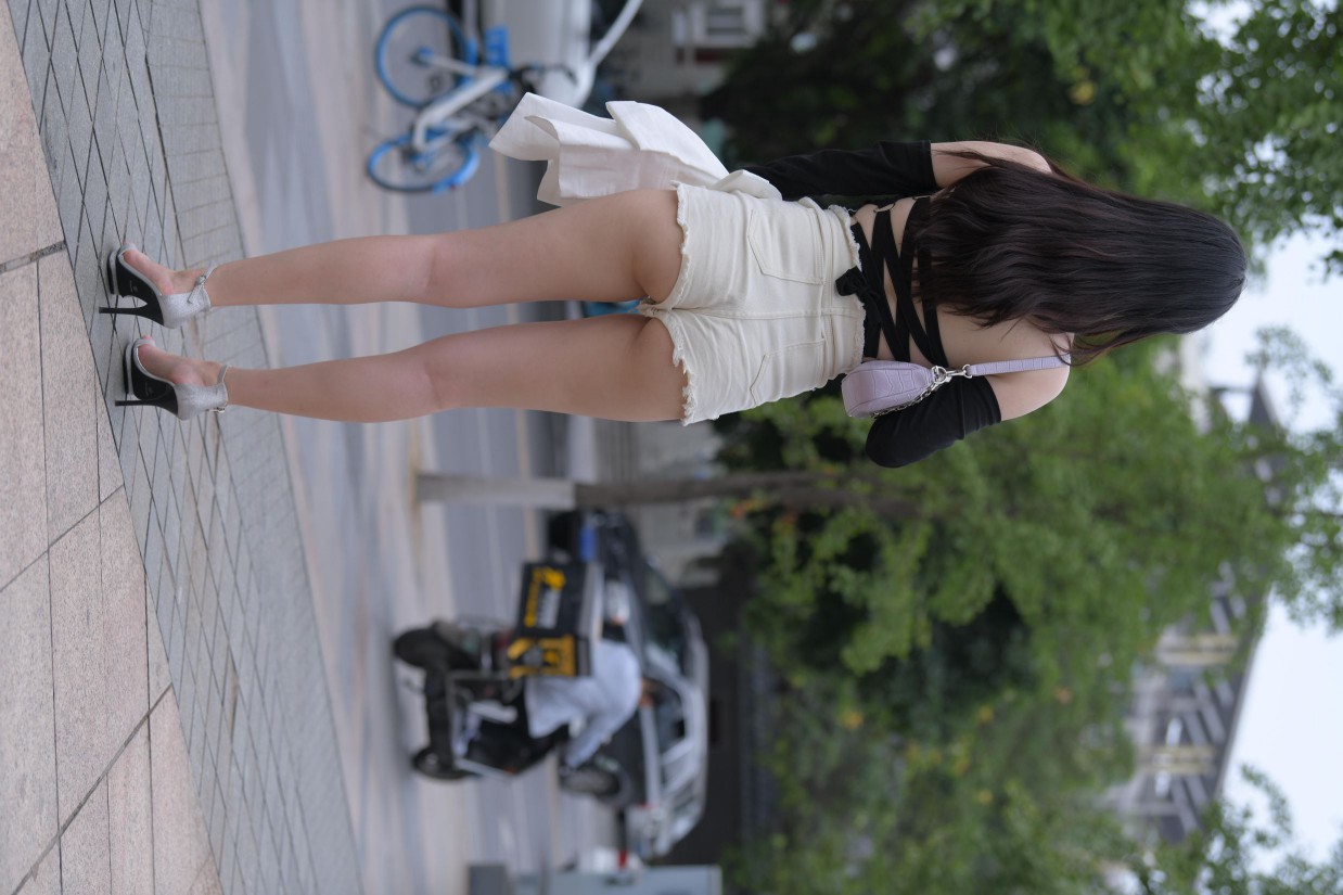 图片[5]-白色短裤的女生笑的很开心【177P】00035-小春日