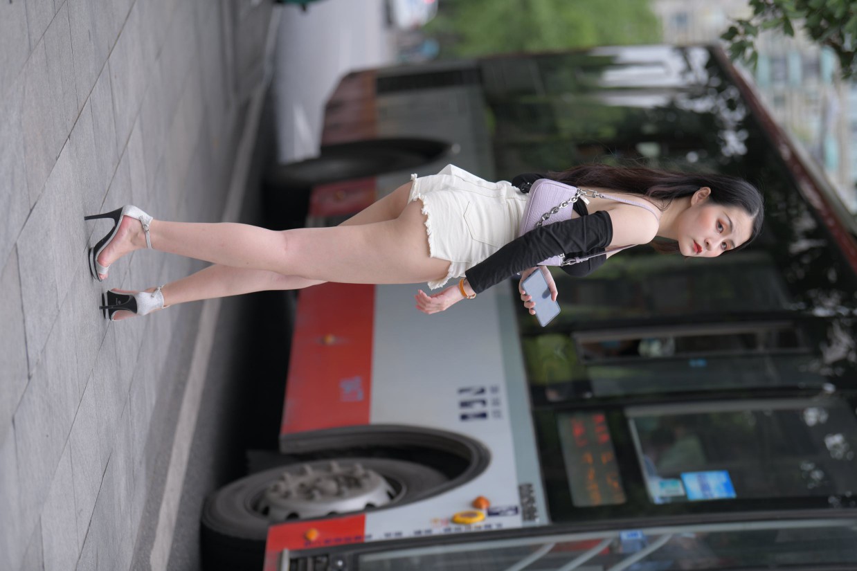 图片[3]-长发飘飘的白色热裤美丽女孩【49P】00029-小春日