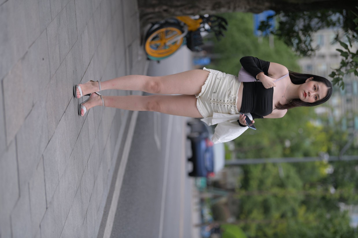 图片[4]-长发飘飘的白色热裤美丽女孩【49P】00029-小春日