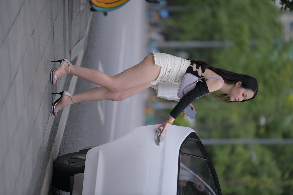 图片[6]-长发飘飘的白色热裤美丽女孩【49P】00029-小春日