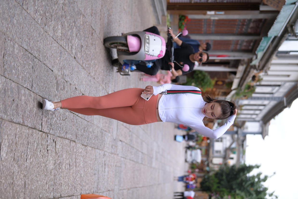 图片[2]-橙色瑜伽裤的高马尾姑娘【615P】00051-小春日