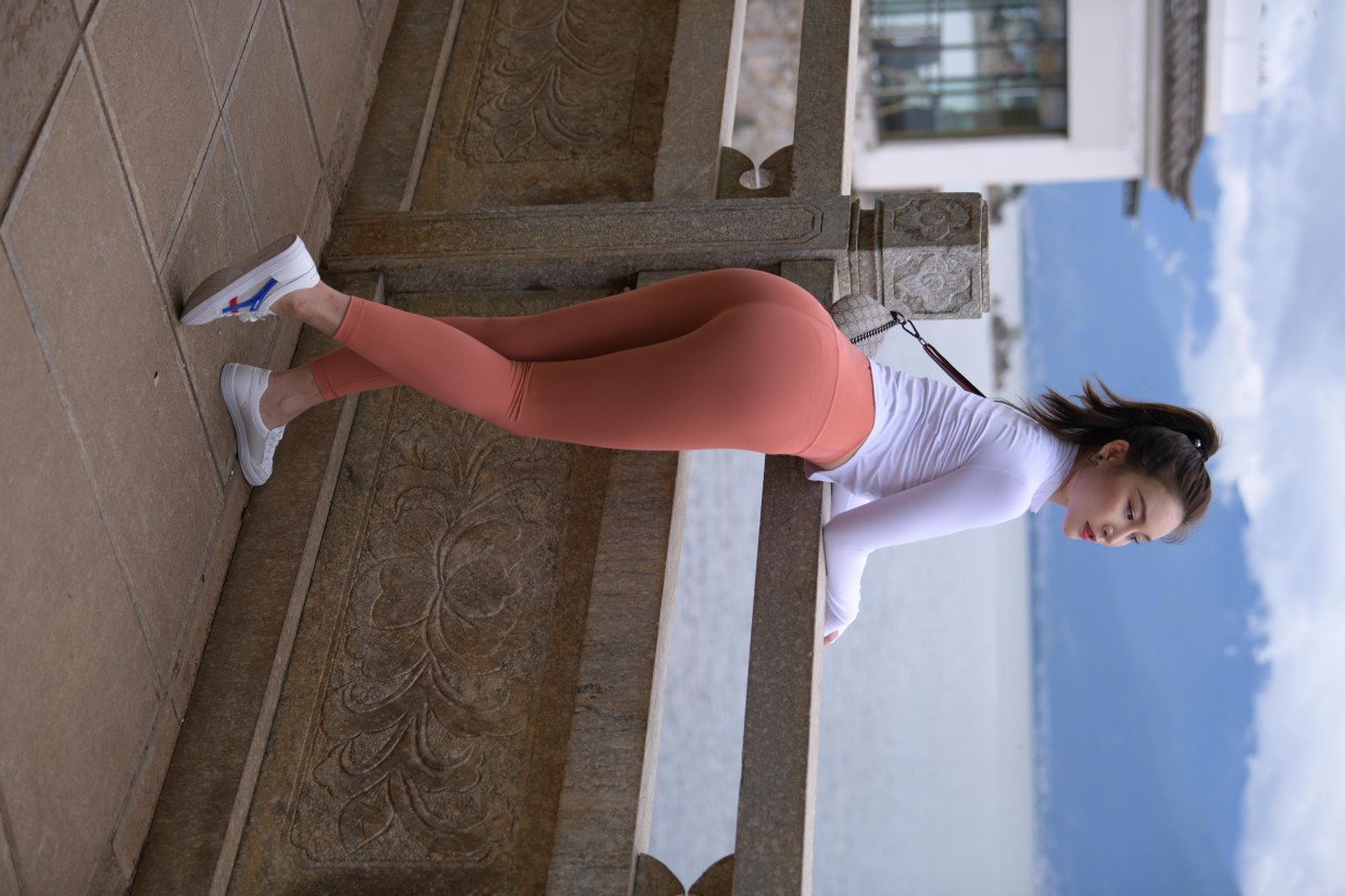 图片[5]-橙色瑜伽裤的高马尾姑娘【615P】00051-小春日