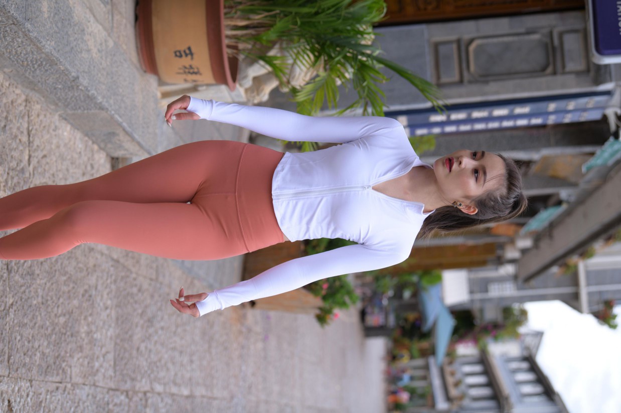 图片[8]-橙色瑜伽裤的高马尾姑娘【615P】00051-小春日