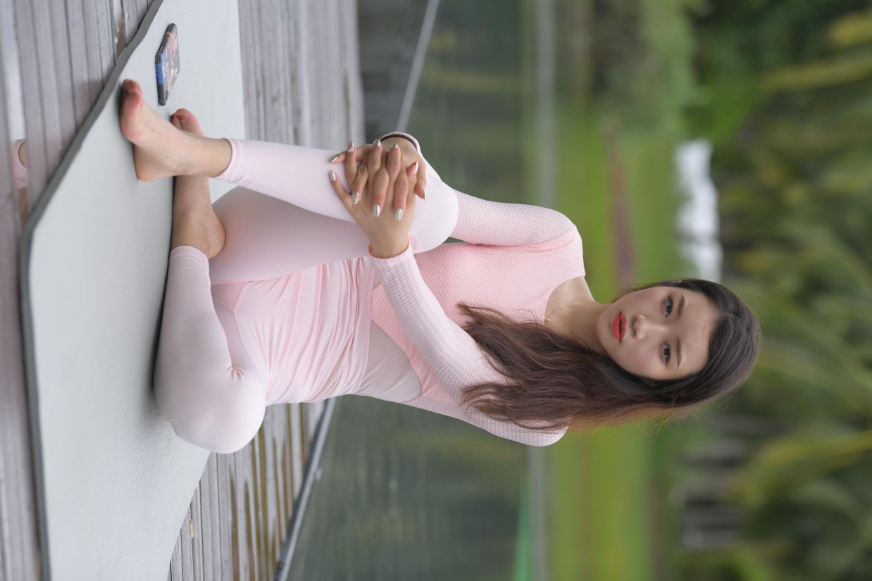 图片[7]-很漂亮眼睛也很大的白色瑜伽裤女孩【249P】00063-小春日