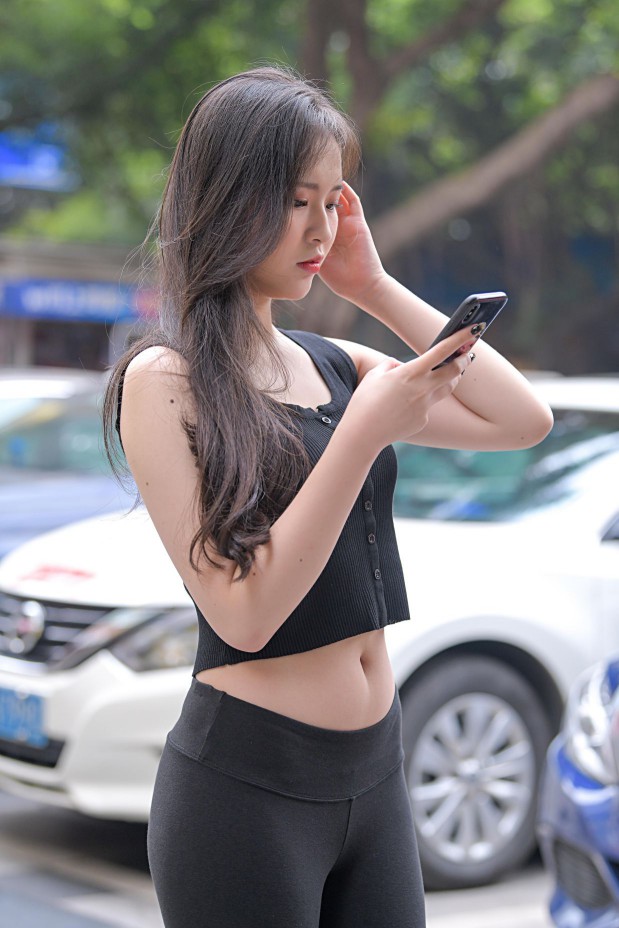 图片[5]-喝奶茶的黑色瑜伽裤长发姑娘【376P】00055-小春日