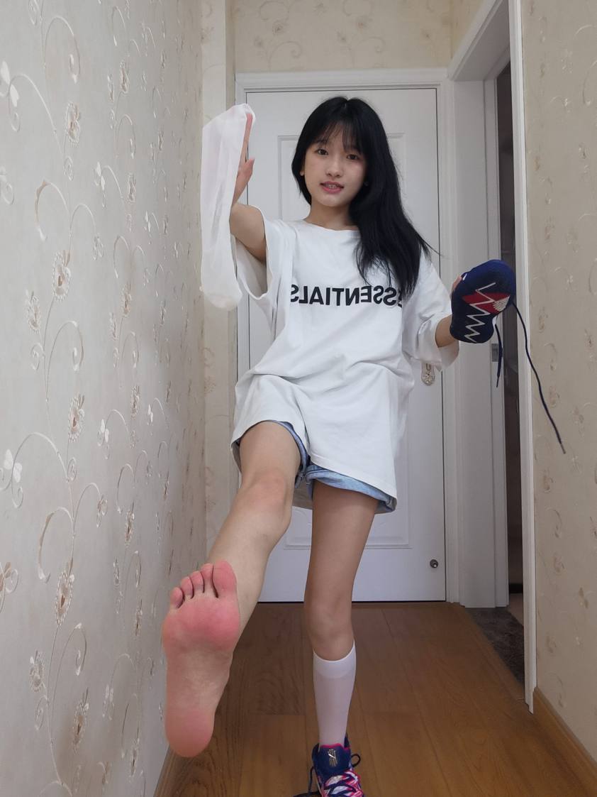 图片[1]-调皮的白袜女孩【149P】20017-小春日